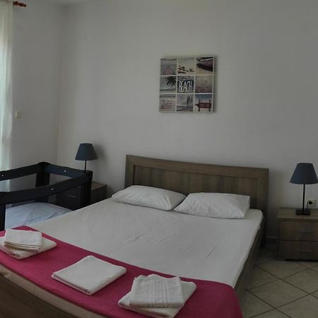 Roses Rt Apartments Skioni I Nea Skioni Bagian luar foto