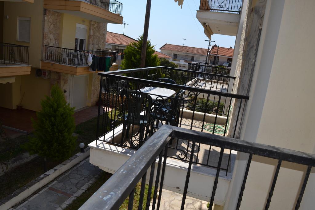 Roses Rt Apartments Skioni I Nea Skioni Bagian luar foto